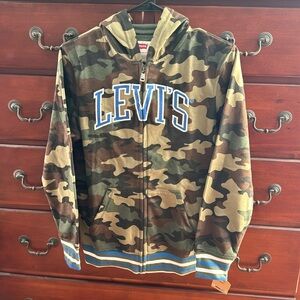 Levi’s boys camo hoodie